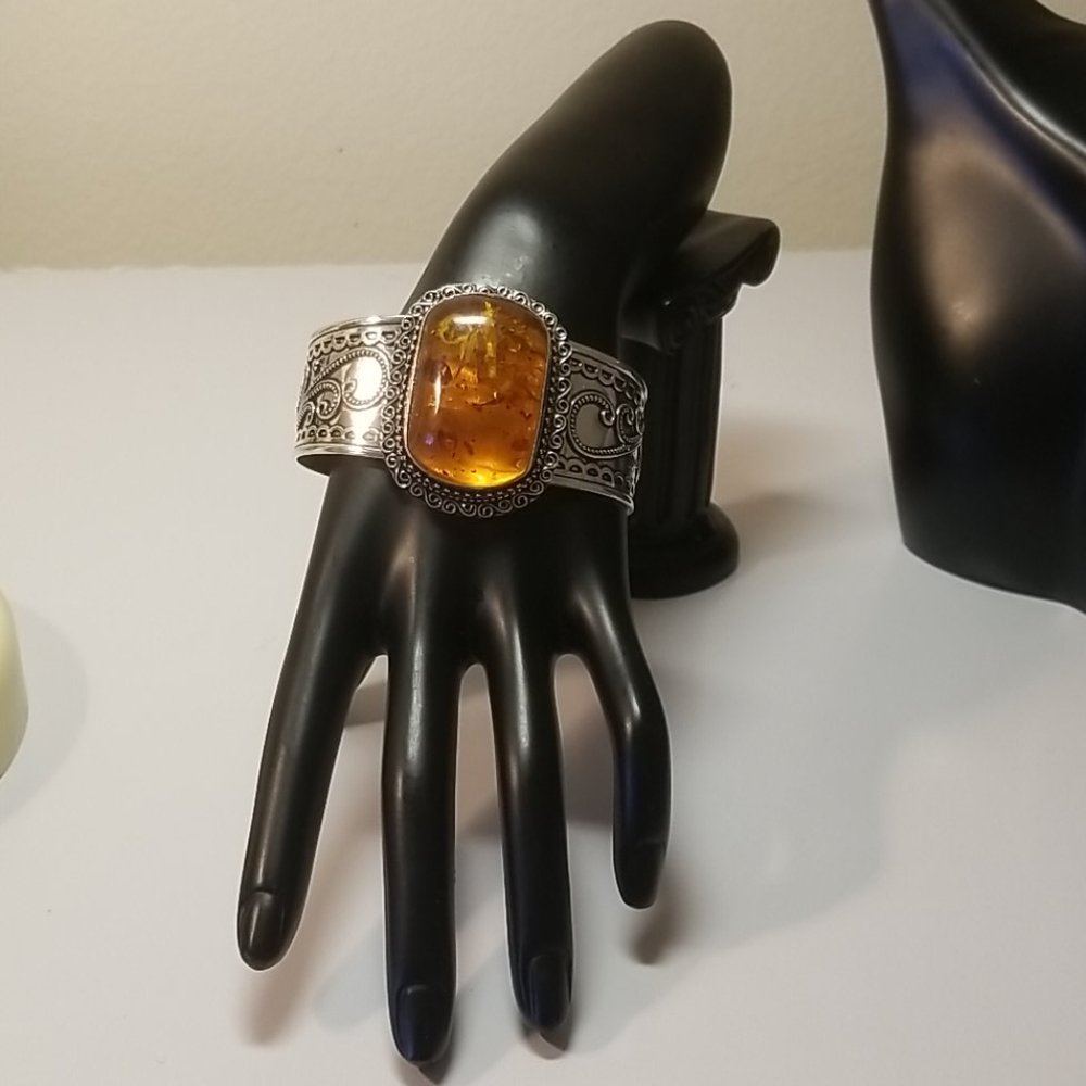 BEWITCHING AMBER BRACELET NWOT